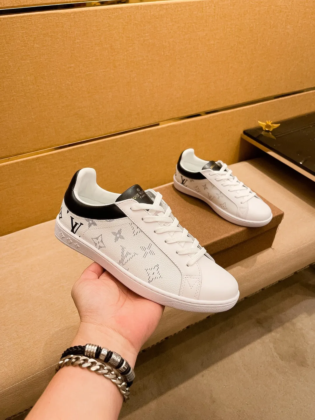 Men's shoes 💰 380💰🔥【LV】🔥 Louis Vuitton, high-end men's shoes brand, official website 1:1 latest masterpiece: the upper is made of Italian imported first-layer cowhide with a comfortable and breathable lining➕original non-slip and wear-resistant outsole🔥, making walking more convenient and comfortable! An exclusive new model, a stunning work, a beautiful 1:1 replica [color] compared to the official quality! Create a fashionable personality to set off your uniqueness! A must-have for trendy men! Classic🔥Size: 38-44 Color: 🔥Multiple colors available🔥